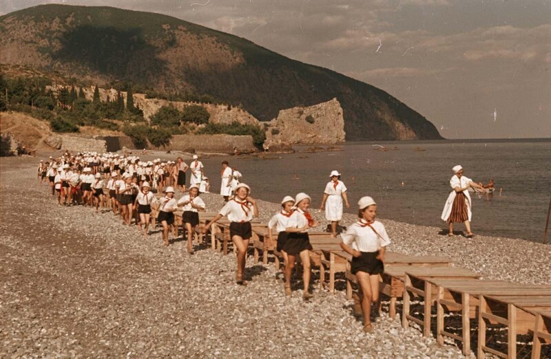 1952 год. Артек. Пионеры на пляже.