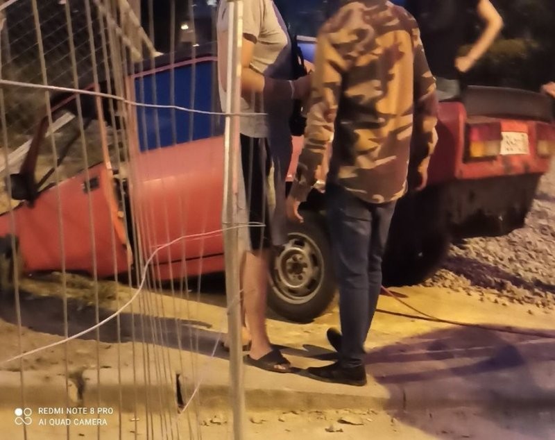 Ночной нарушитель спокойствия на ВАЗе самоликвидировался, угодив в канаву