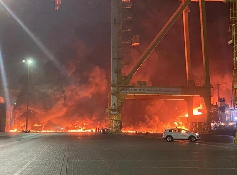 Появилось видео из Дубая, где сильный взрыв переполошил весь город