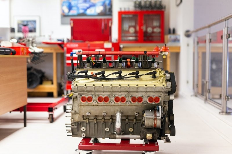 Двигатель Alfa Romeo V10 из Формулы-1 выставили на продажу 