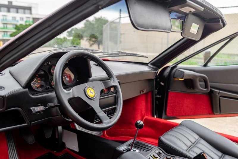 Идеальный Ferrari 328 GTS, который за 32 года проехал всего 375 километров