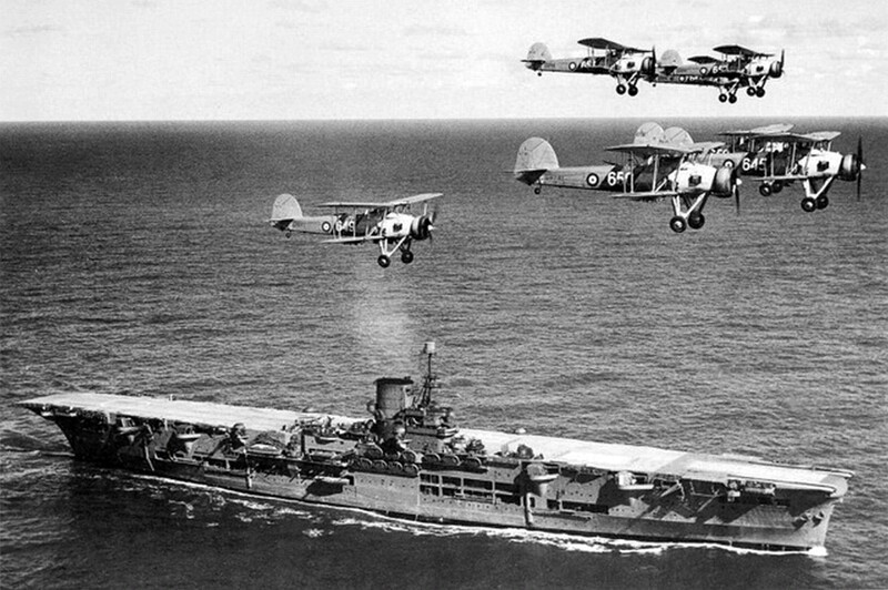 Передовой авианосец с устаревшими самолётами. Чем знаменит Ark Royal?