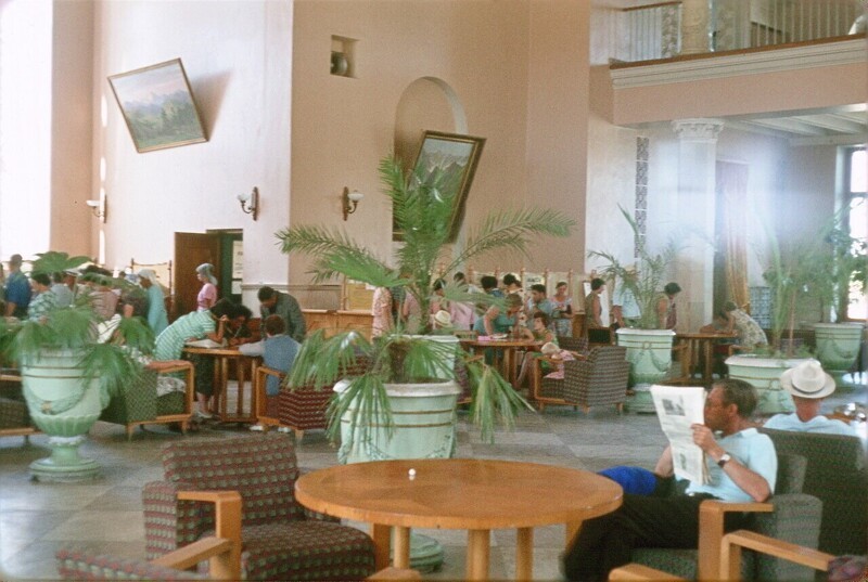 Лобби гостиницы в Сочи