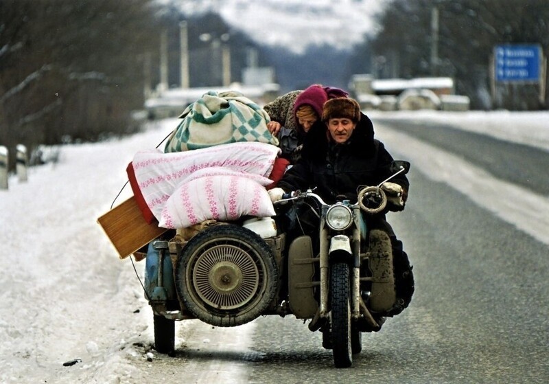 Беженцы покидают Грозный, январь 1995 год