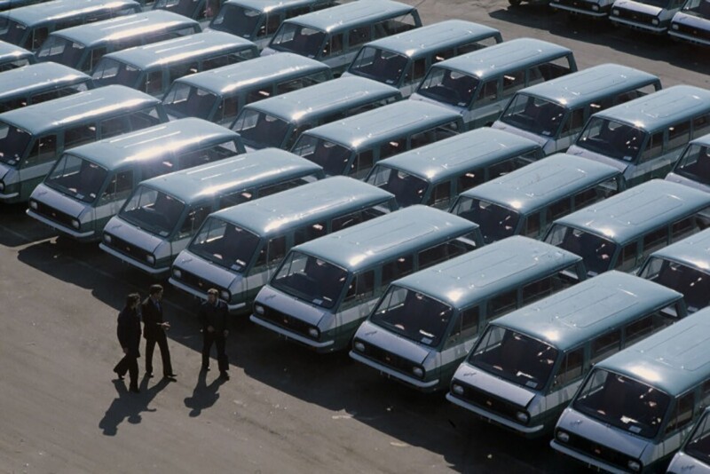 Новенькие микроавтобусы Рижского автозавода РАФ-2203, предназначенные для транспортного обеспечения «Олимпиады-80». ЛССР, 1980
