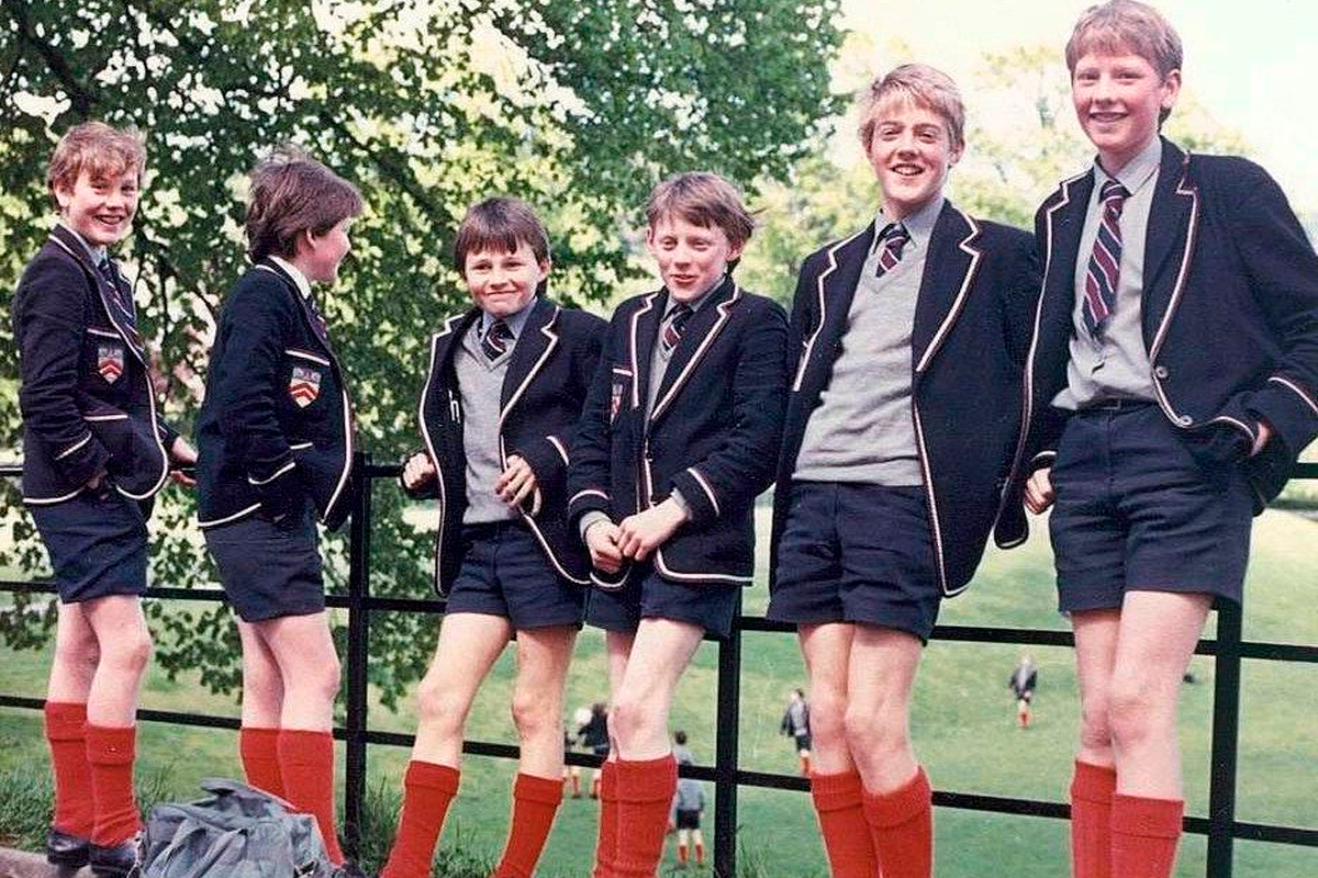 Почему в Англии мальчикам до 8 лет нельзя носить штаны?