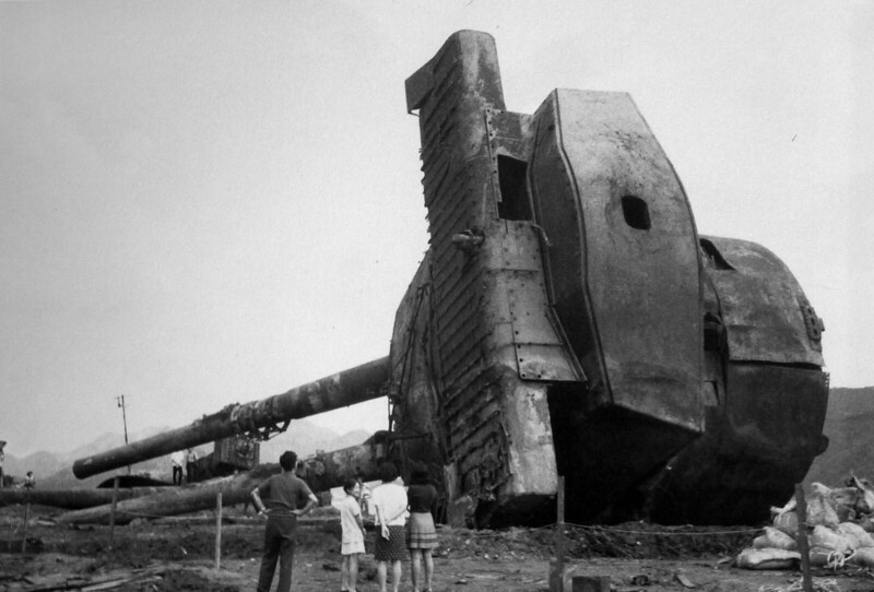 Башня линкора "Муцу", поднятая с морского дна. 8 июня 1943 года корабль взорвался в Хиросимском заливе и затонул на глубине