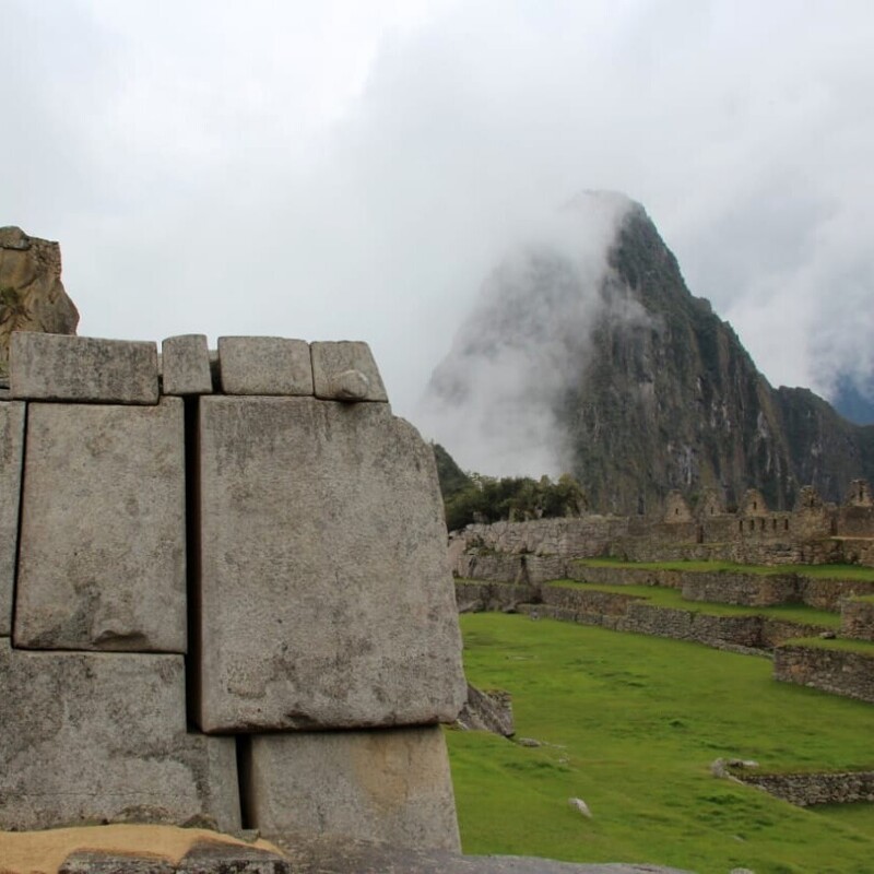 Перуанские легенды о соке растения, размягчающем камень