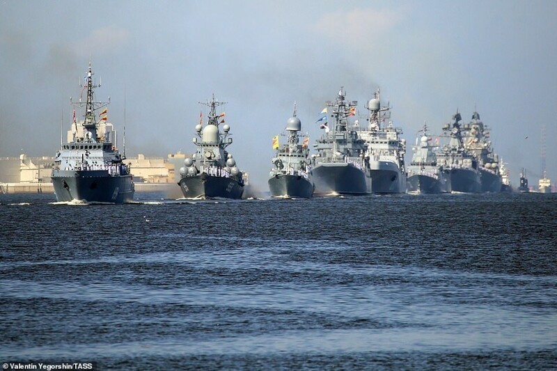 Кадры с репетиции парада ВМФ в Санкт-Петербурге