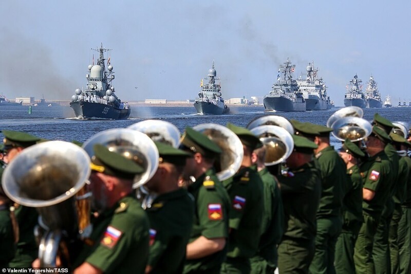 Кадры с репетиции парада ВМФ в Санкт-Петербурге