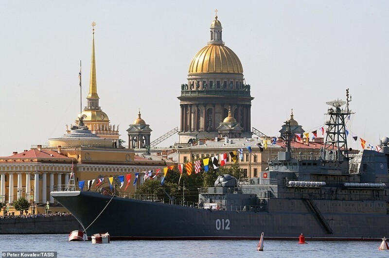 Десантный корабль проекта 775 "Оленегорский горняк"