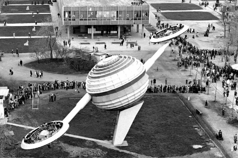 Аттракцион «Сатурн» в парке Горького Москва май 1978 года