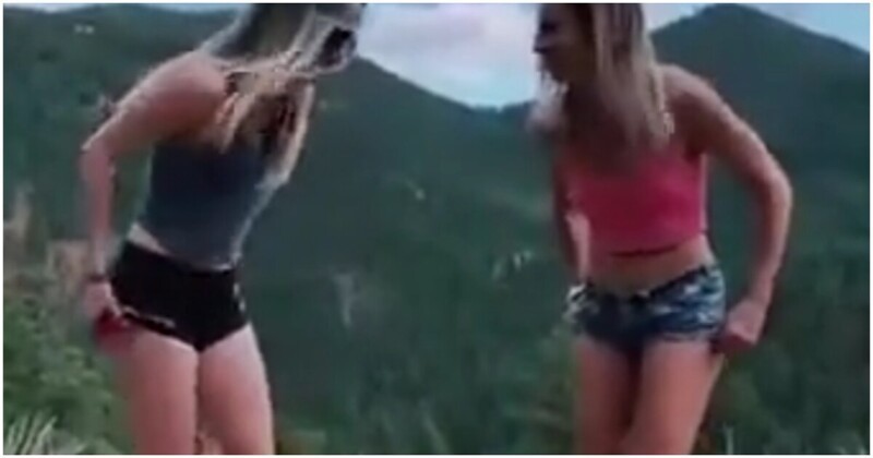 Девушки поучаствовали в очень странном соревновании