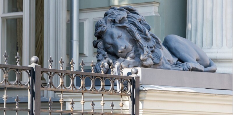 Усадьба фон Рекк: как строился, перестраивался и менялся знаменитый Дом со львами в Москве