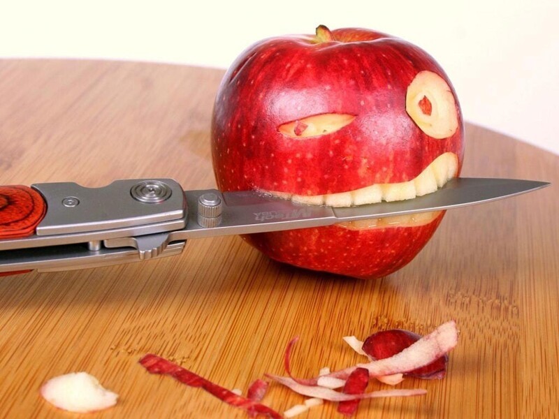 Нельзя есть с ножа.