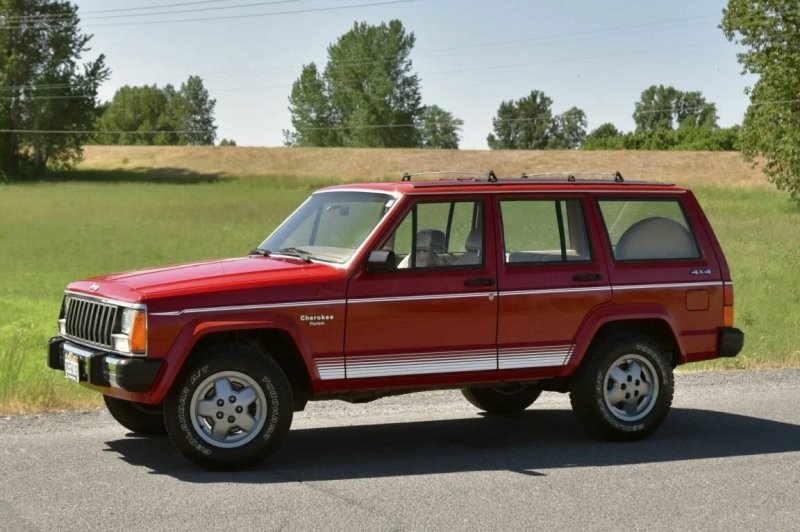 Jeep Cherokee в состоянии «капсулы времени»: заветная мечта пацанов из девяностых