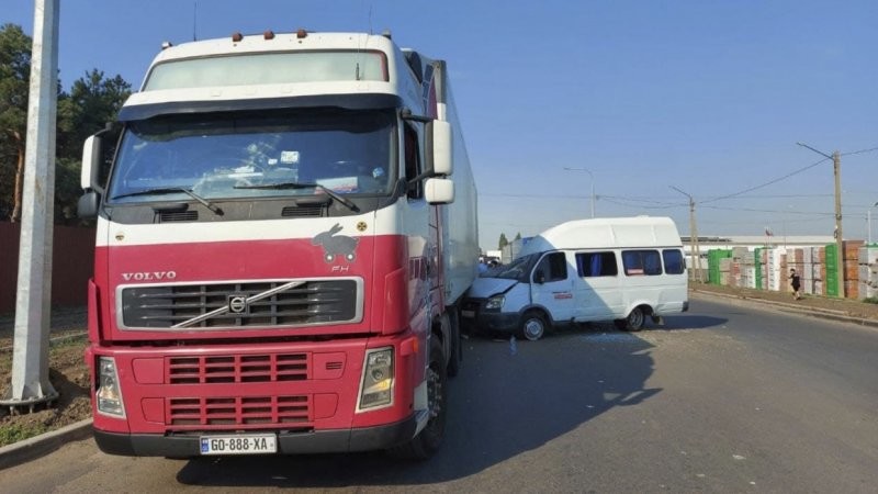 Авария дня. Семь человек пострадали в ДТП с маршруткой в Ростовской области