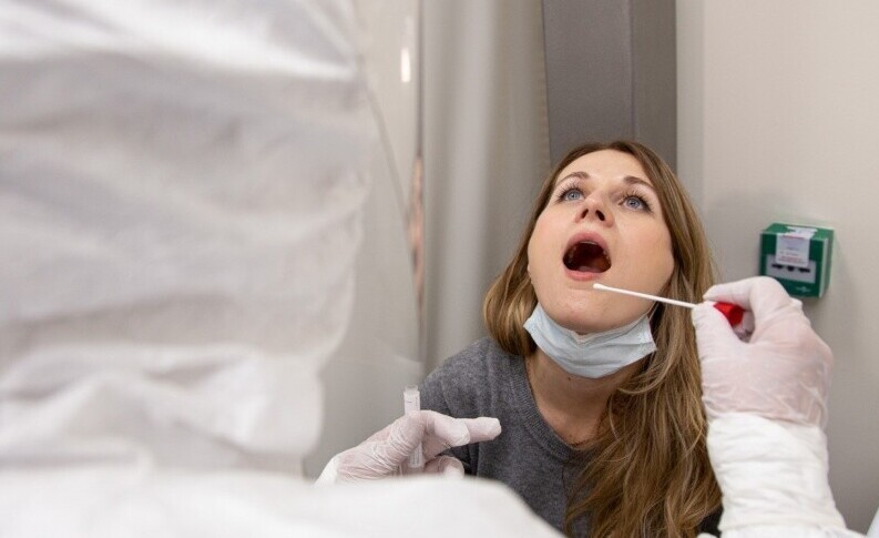 Медсестра была избита за отказ делать тест на коронавирус