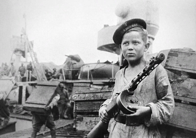 Он направлялся в порт под атакой сотни немецких бомбардировщиков! Героическая история «Ташкента»