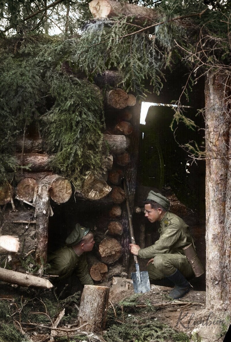 Солдаты в землянке фото