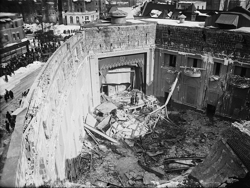 29 января 1922 года после обильного снегопада, под тяжестью снега обрушилась кровля театра, вместительностью 1700 зрителей. В результате инцидента погибли 98 и получили ранения более 133 человек.