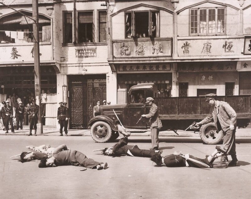 Шанхайская полиция расстреливает коммунистов, конец 1940-х