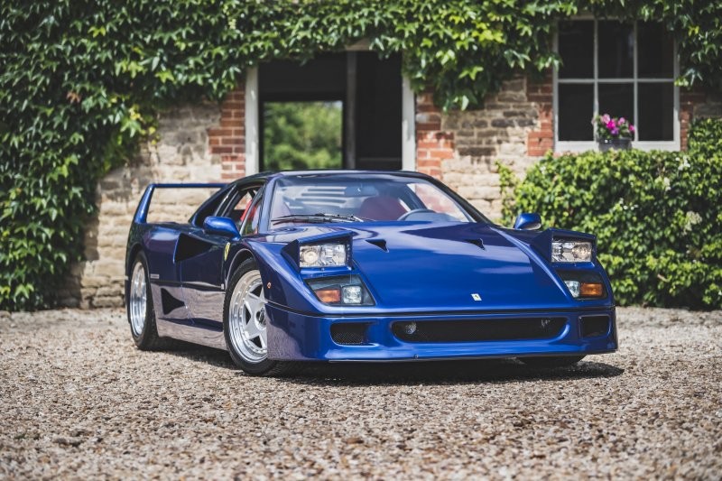 Красавица в синем цвете: уникальный Ferrari F40 1989 года