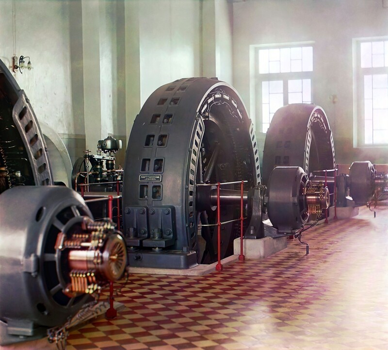 Вот эти турбины Гиндукушской ГЭС на реке Мургаб (сейчас - Республика Туркменистан) попали в объектив С.М.Прокудина-Горского в 1911 г.