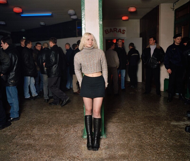 Сельская дискотека, Литва, 90-е  Фото Эндрю Максиса...