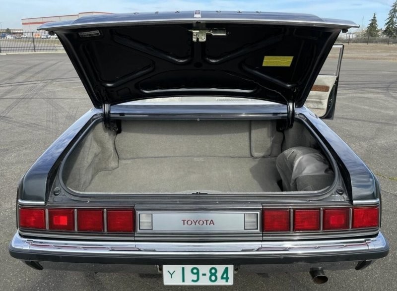 Toyota Century — совершенство родом из восьмидесятых