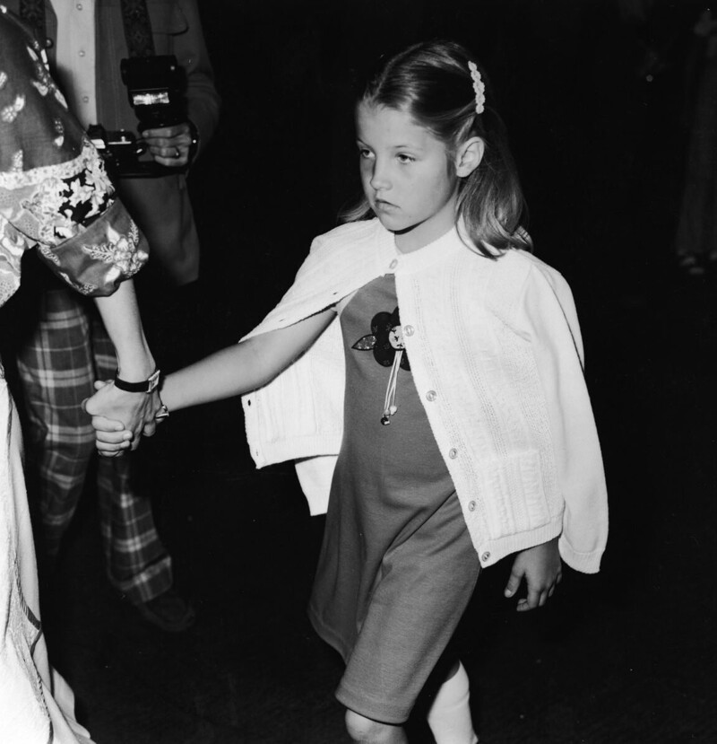 На этом снимке 1977 года Лизе девять лет. Она присутствовала на первом в истории благотворительном вечере "Детская премьера" для центра психического здоровья в Лос-Анджелесе