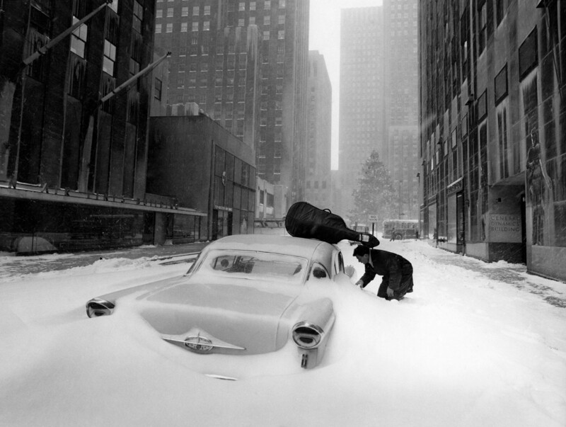 Виолончелист в снегах. Нью-Йорк. 1960 год