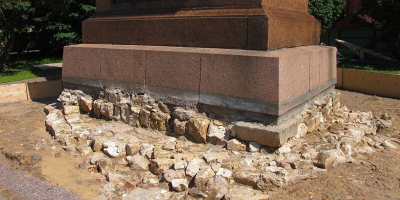 Что нашли археологи у памятника Минину и Пожарскому?
