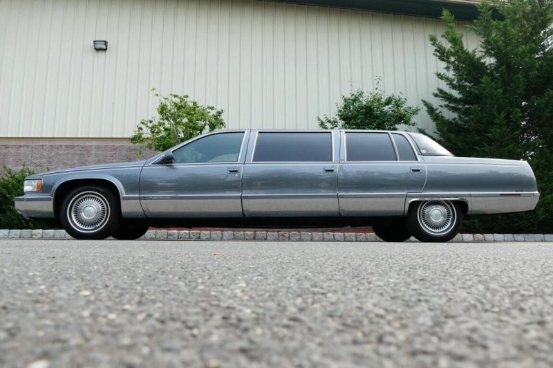 Шестидверный Cadillac Fleetwood: на продажу выставлен очень необычный лимузин