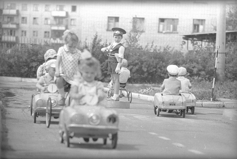 Как советские дети «примеряли» на себя взрослые профессии