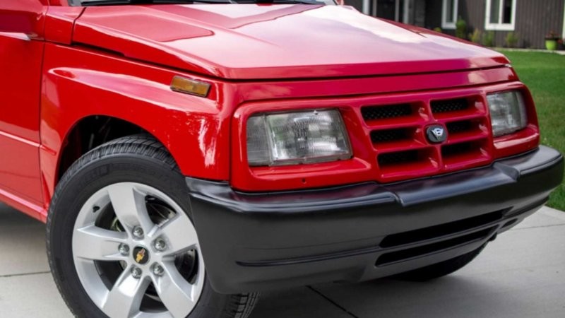 Geo Tracker 1996 года с двигателем Camaro V6