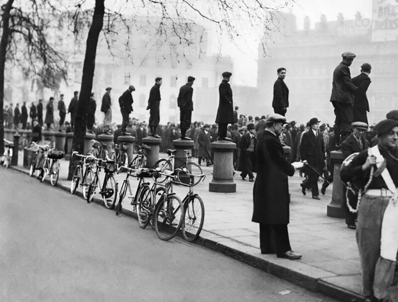 Все лучшие места уже заняты. Трафальгарская площадь. Лондон, 1934 г.