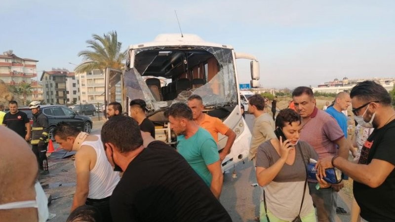 В Анталье перевернулся туристический автобус с россиянами, погибли четыре человека