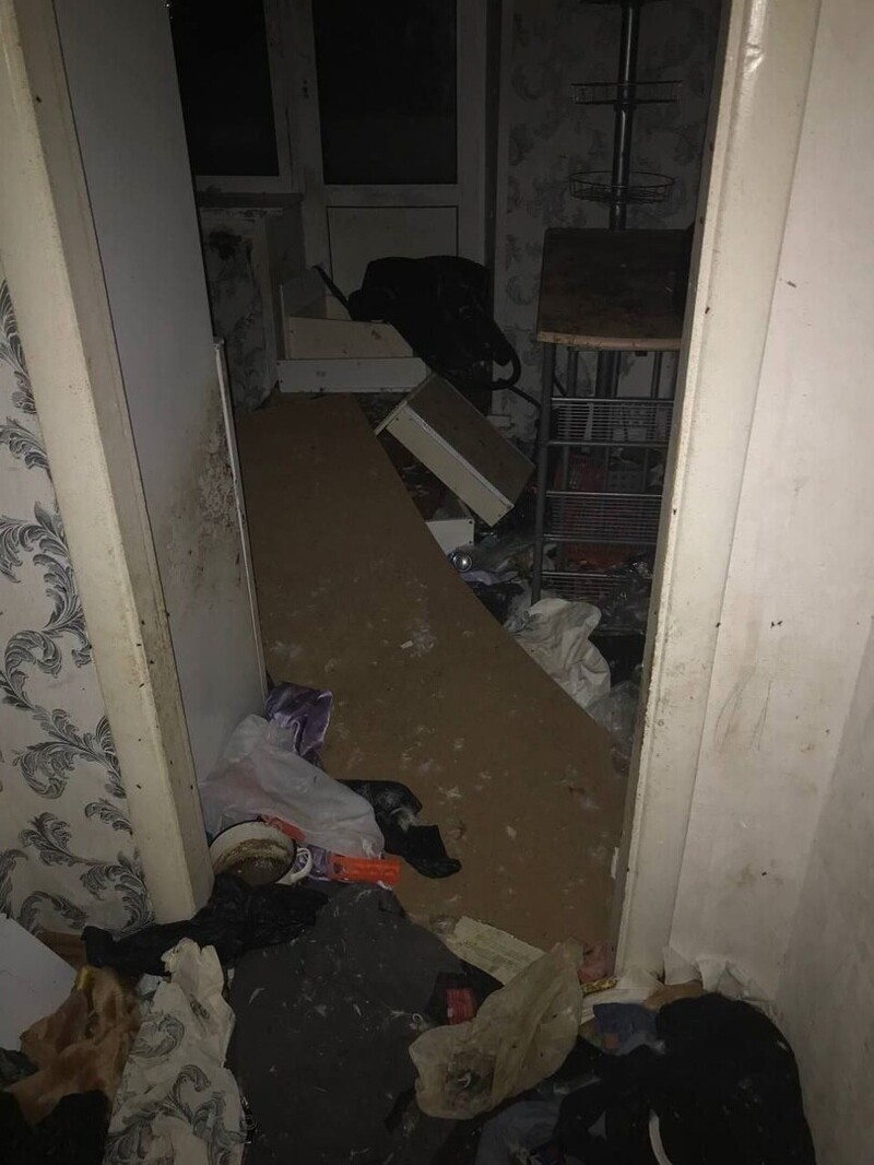 Двух голых детей-маугли обнаружили в заваленной мусором квартире в Ульяновске