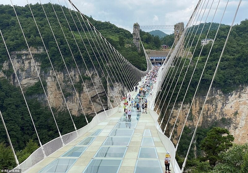 Стеклянный мост Гранд-Каньона Чжанцзяцзе: самая высокая в мире тарзанка