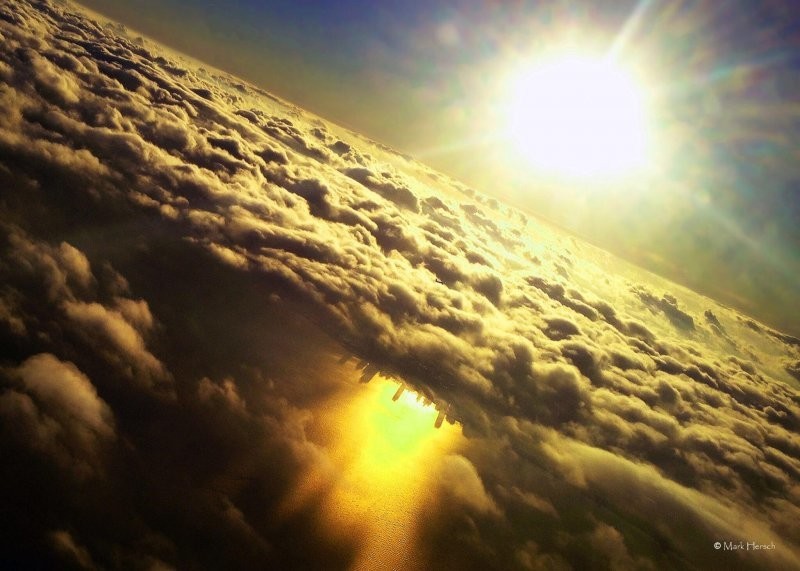 Отражение Чикаго в озере Мичиган, запечатленное пассажиром самолета