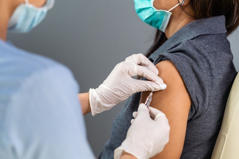 Как работает вакцинация во время пандемии