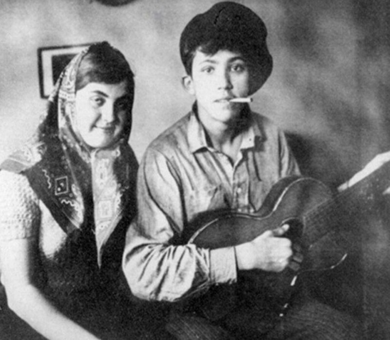 Юрий Никулин с мамой, 30-е годы