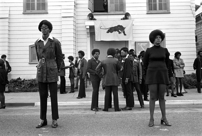 28 августа 1971 года. Окленд, Калифорния. «Черные пантеры». Похороны Джорджа Джексона (убит во время попытки побега из тюрьмы).