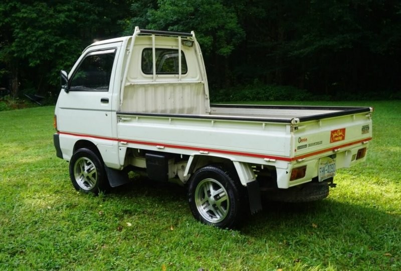 Полноприводный грузовичок Daihatsu, размером меньше чем "Матиз"
