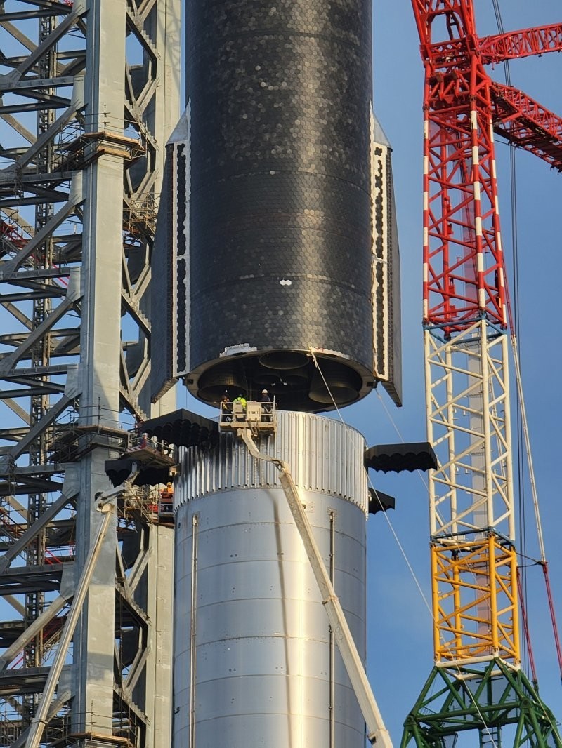 SpaceX собрала самую высокую ракету в истории космонавтики