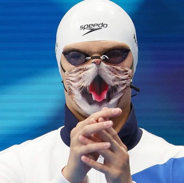 Российскому пловцу не дали надеть на награждение маску с котиками