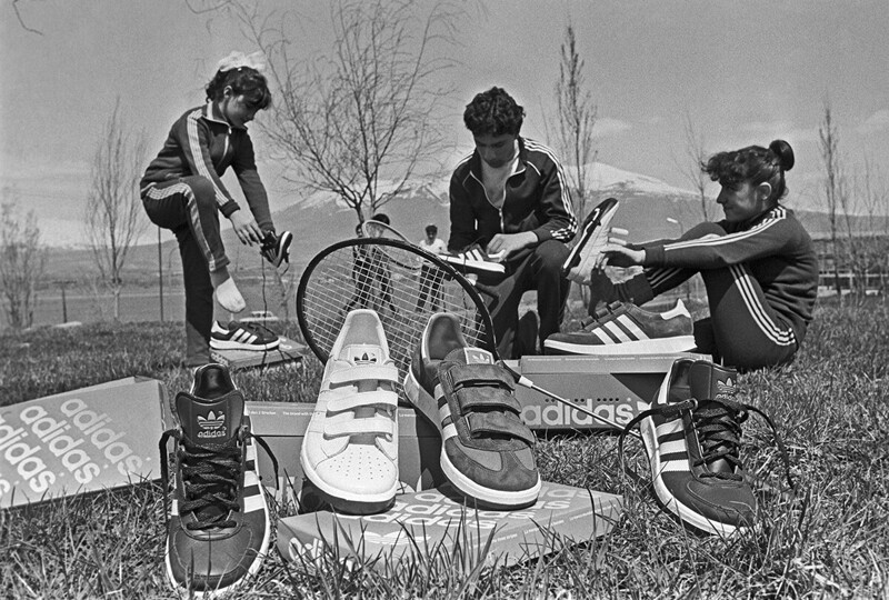 Первая крупная партия спортивной обуви Адидас поступила в магазины Еревана. Армянская ССР, 1987 год.