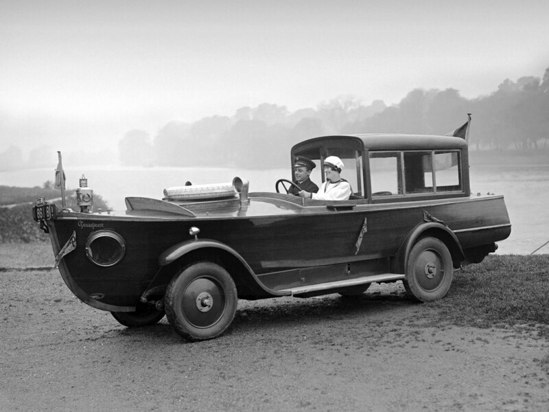 Катер - автомобиль у реки. 1926 год