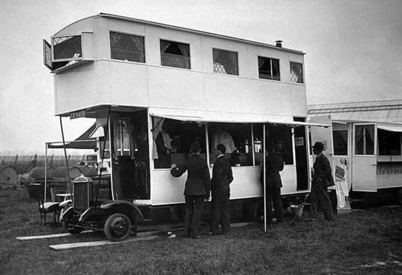 Передвижной автобус-кафе-бар. 1933 год